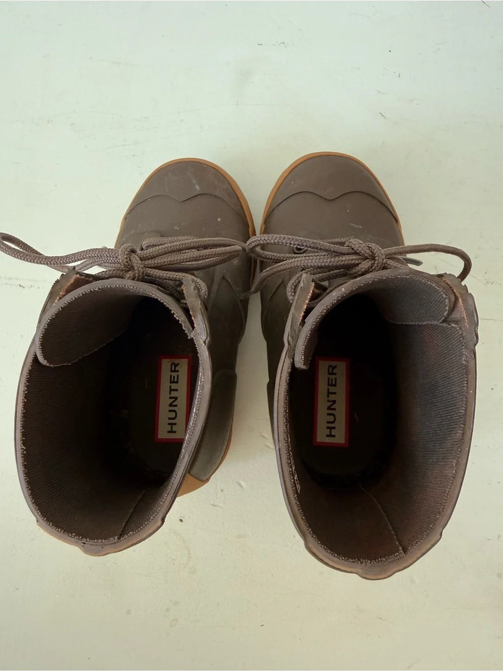 Hunter Kids Dark Gray and Tan Lace-Up Rain Boots with Gum Sole Boys 9/Girls 10